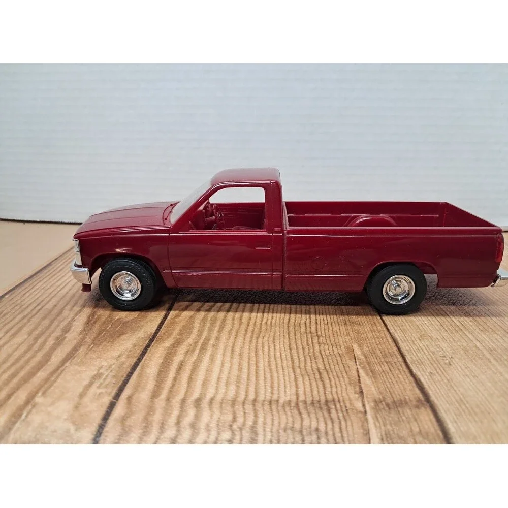 AMT ERTL Dealer Promo - Victory Red 1989 Silverado C-1500 - 1:25 Scale #6057